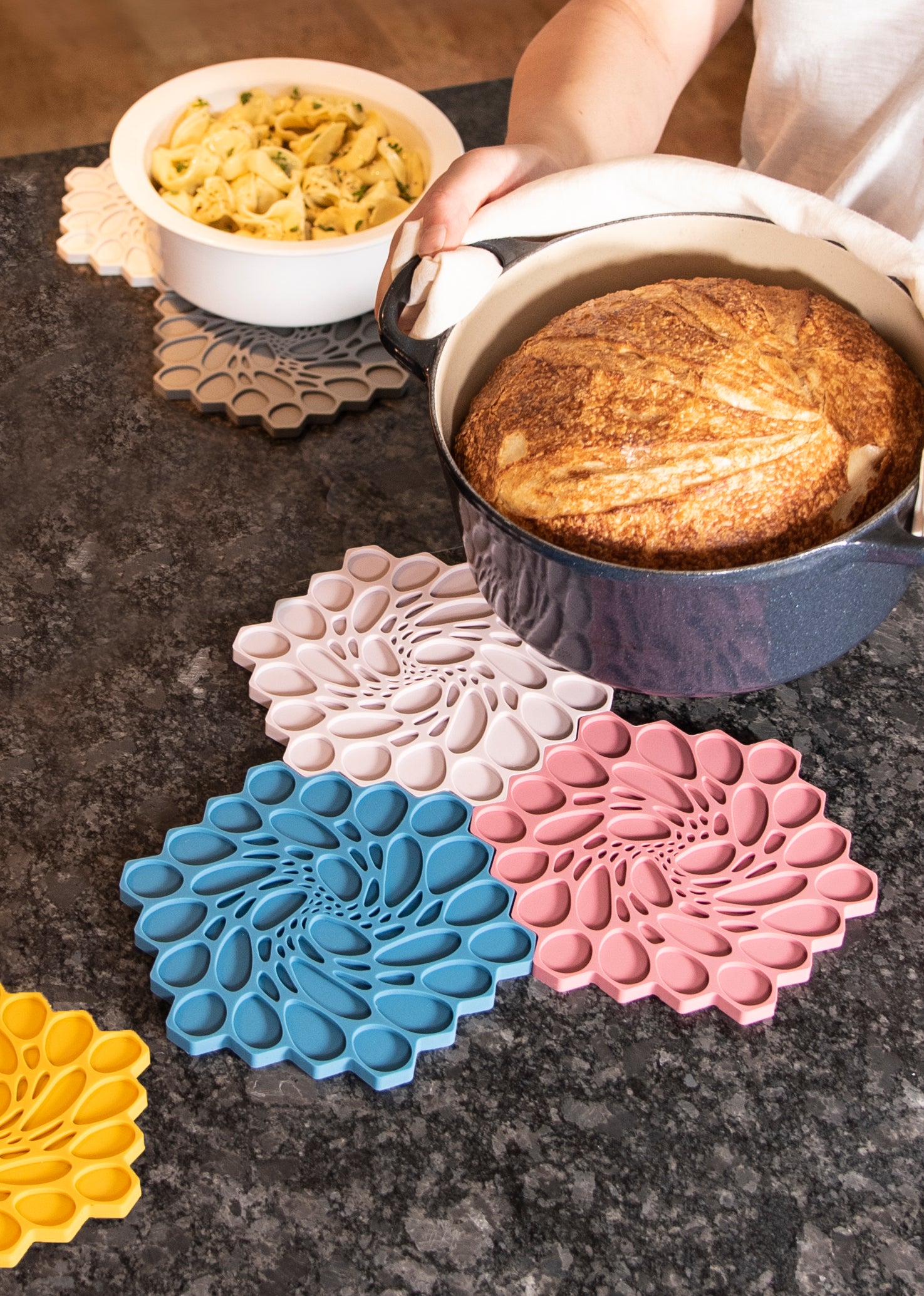 S-Size 現品 Yuri_0031 マット｜ドラゴンデコ｜フラワー｜豪華 Trivet : Rose – Modern-Twist